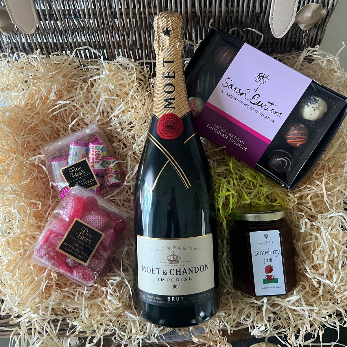 Welsh Fizz & Chocolates Hamper