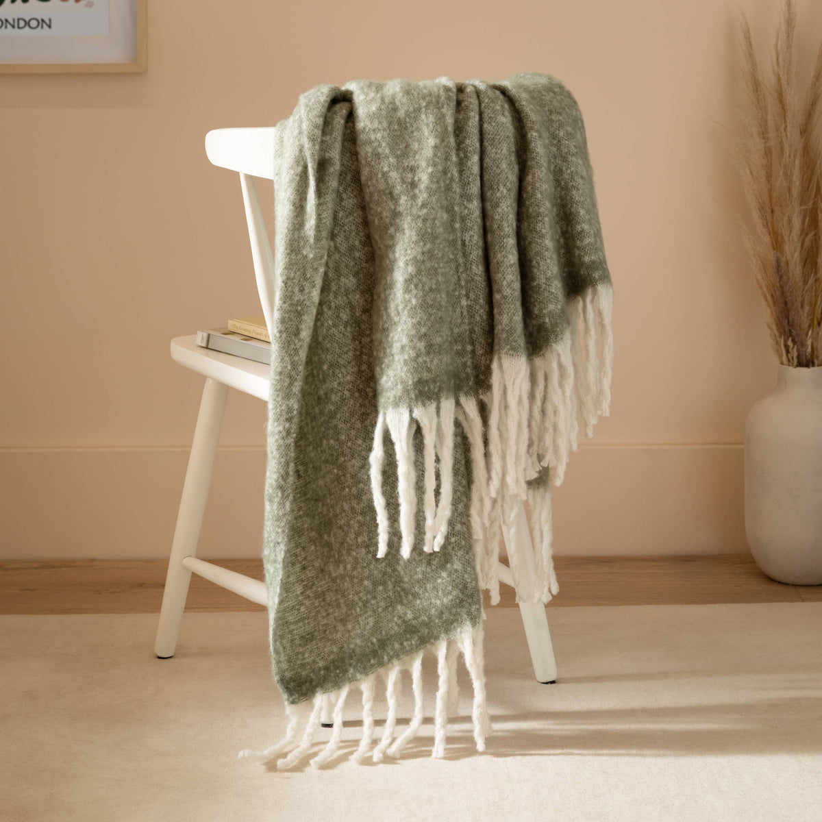 Cozy Woven Tasselled Throw Green