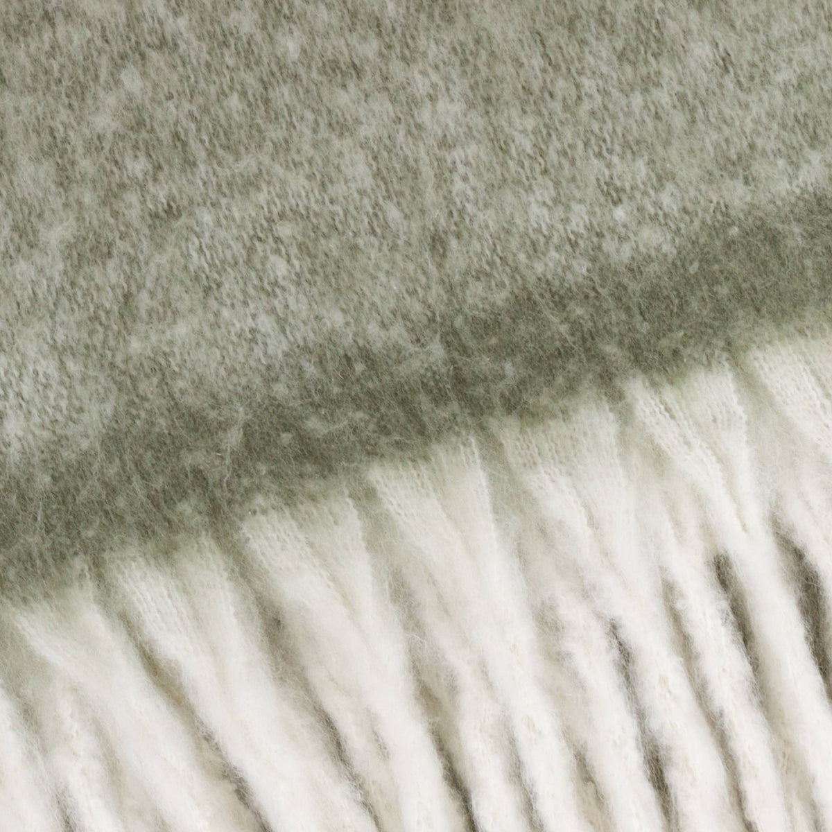 Cozy Woven Tasselled Throw Green