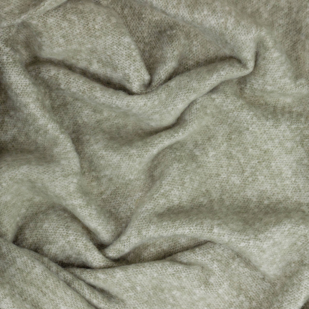 Cozy Woven Tasselled Throw Green